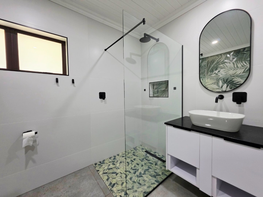 5 Bedroom Property for Sale in Langenhovenpark Free State